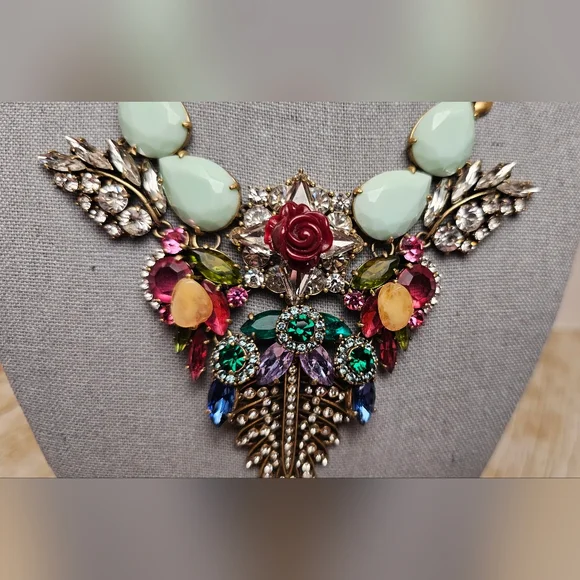 [J. CREW] Rare Vintage Multi Color Crystal Bib Statement Necklace □■ Rose Accent - Picture 3 of 16